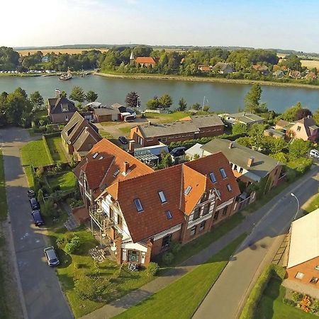 Kanalvilla - Urlaub Am Nord-Ostseekanal - Zwei Ferienwohnungen Im Angebot- Eine Im Dachgeschoss Und Eine Wohnung Mit Garten Sehestedt  Dış mekan fotoğraf