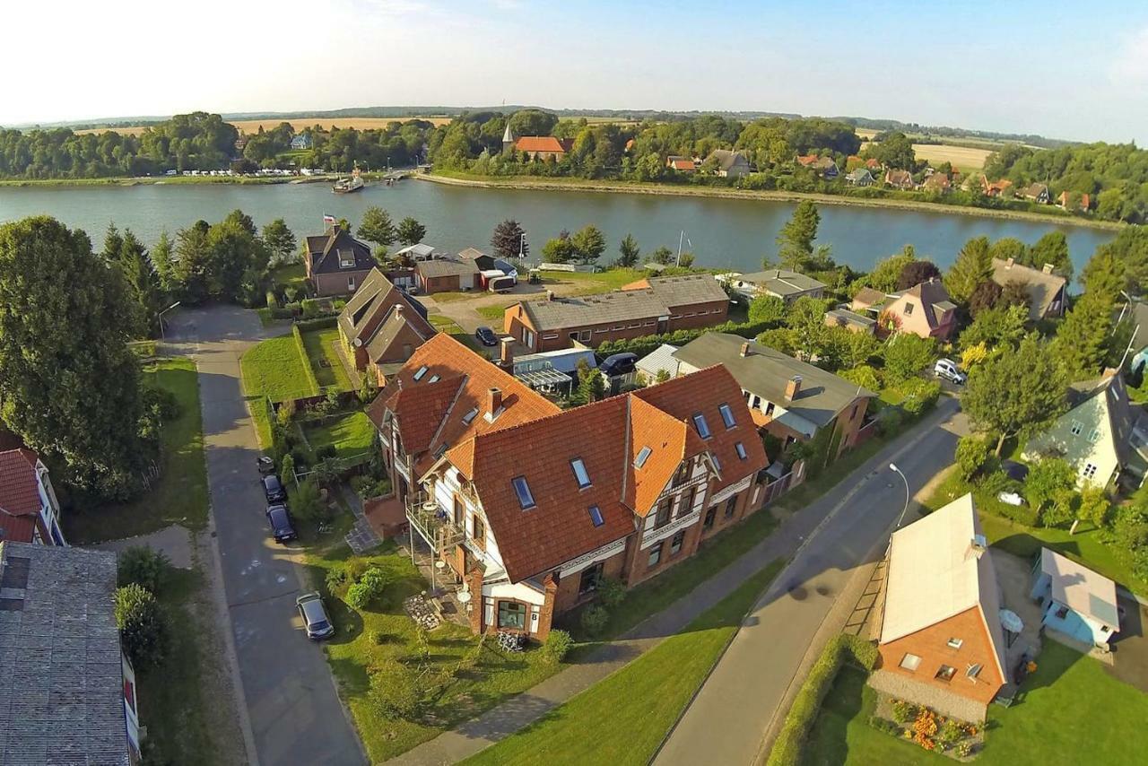 Kanalvilla - Urlaub Am Nord-Ostseekanal - Zwei Ferienwohnungen Im Angebot- Eine Im Dachgeschoss Und Eine Wohnung Mit Garten Sehestedt  Dış mekan fotoğraf