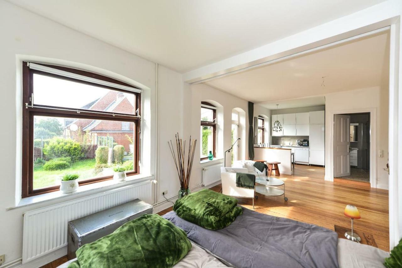 Kanalvilla - Urlaub Am Nord-Ostseekanal - Zwei Ferienwohnungen Im Angebot- Eine Im Dachgeschoss Und Eine Wohnung Mit Garten Sehestedt  Dış mekan fotoğraf