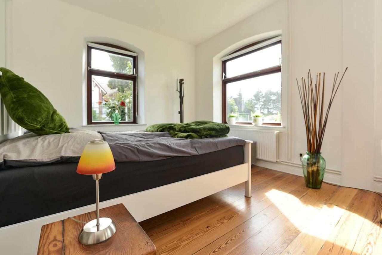 Kanalvilla - Urlaub Am Nord-Ostseekanal - Zwei Ferienwohnungen Im Angebot- Eine Im Dachgeschoss Und Eine Wohnung Mit Garten Sehestedt  Dış mekan fotoğraf