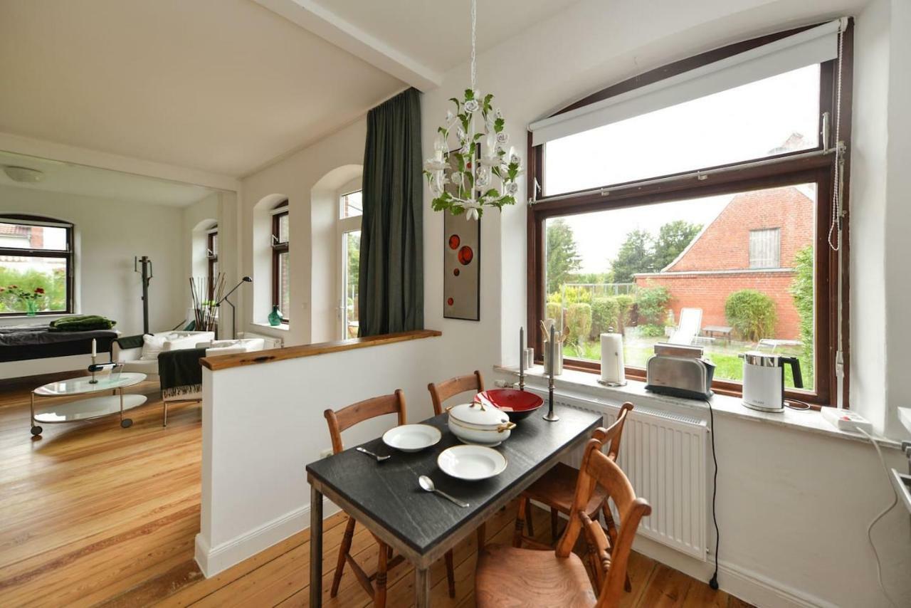Kanalvilla - Urlaub Am Nord-Ostseekanal - Zwei Ferienwohnungen Im Angebot- Eine Im Dachgeschoss Und Eine Wohnung Mit Garten Sehestedt  Dış mekan fotoğraf
