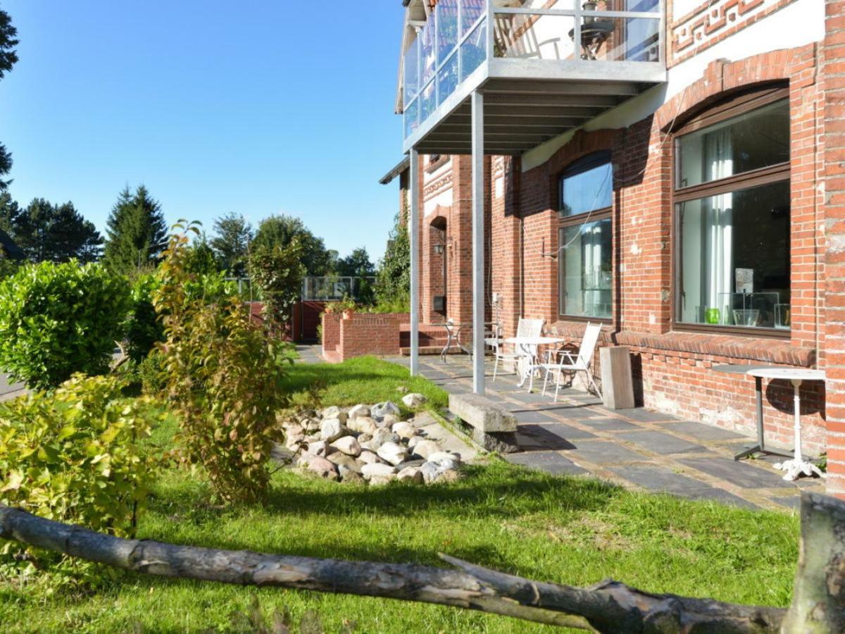 Kanalvilla - Urlaub Am Nord-Ostseekanal - Zwei Ferienwohnungen Im Angebot- Eine Im Dachgeschoss Und Eine Wohnung Mit Garten Sehestedt  Dış mekan fotoğraf