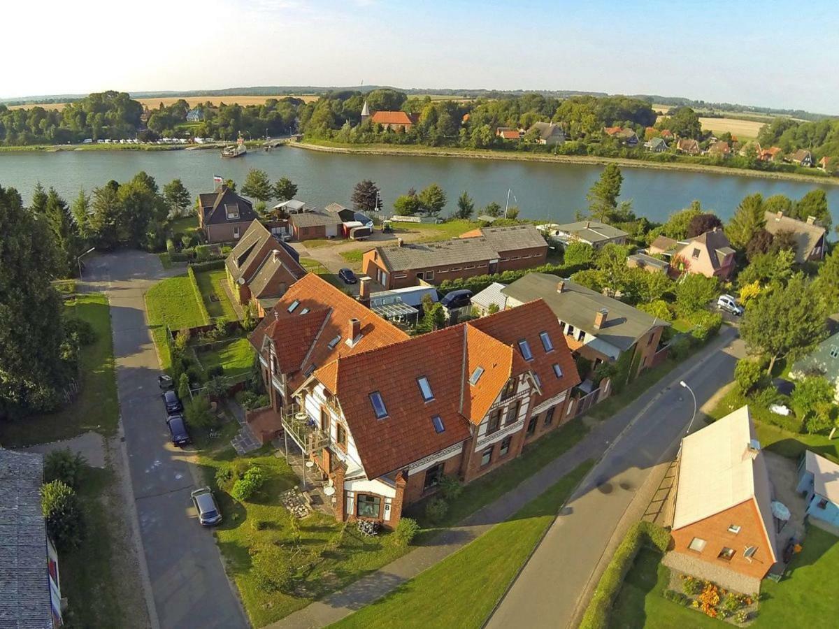 Kanalvilla - Urlaub Am Nord-Ostseekanal - Zwei Ferienwohnungen Im Angebot- Eine Im Dachgeschoss Und Eine Wohnung Mit Garten Sehestedt  Dış mekan fotoğraf